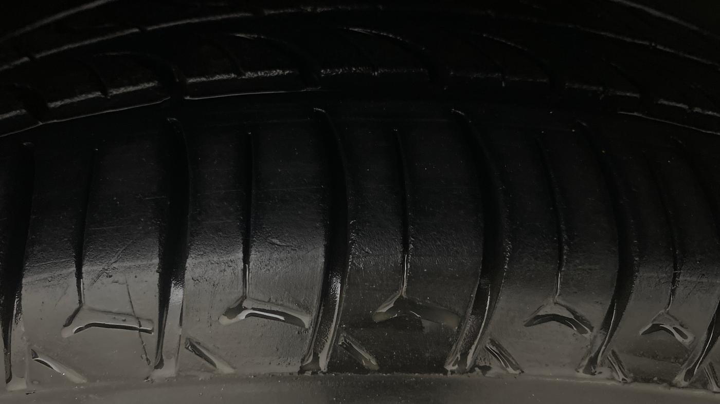 2020 Maruti XL6 ZETA MT, Petrol, Manual, 74,762 km, Right Front Tyre Tread