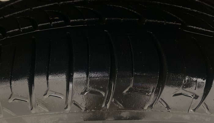 2020 Maruti XL6 ZETA MT, Petrol, Manual, 74,762 km, Left Front Tyre Tread