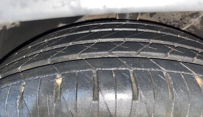 2021 KIA SONET HTK PLUS 1.2, Petrol, Manual, 24,583 km, Left Front Tyre Tread