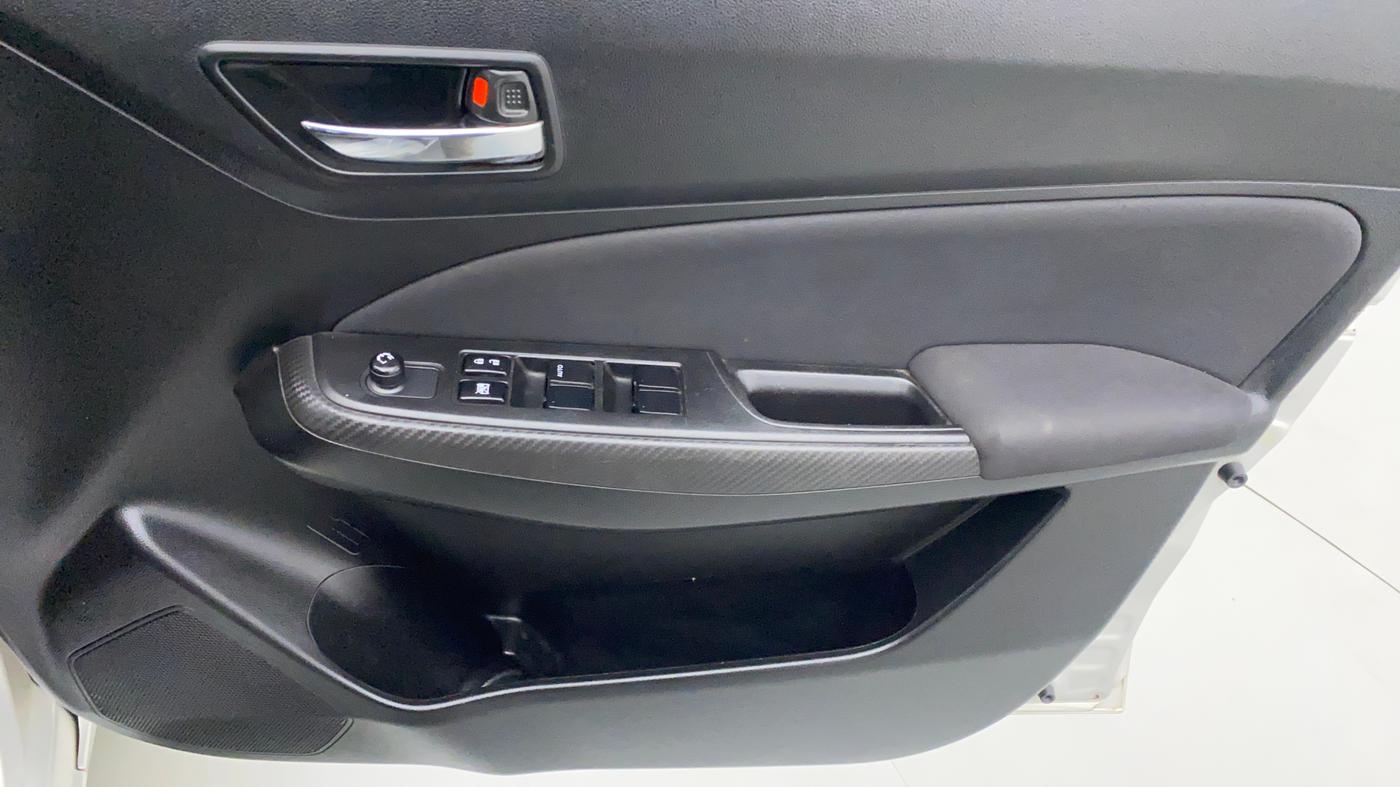 2020 Maruti Swift VXI D, Petrol, Manual, 25,373 km, Driver Side Door Panels Control