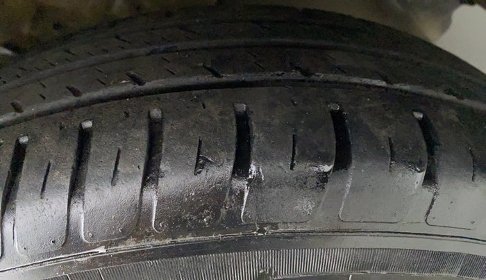 2020 Maruti Swift VXI D, Petrol, Manual, 25,373 km, Left Rear Tyre Tread