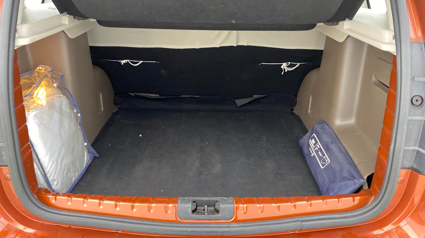 2016 Renault Duster RXL PETROL, Petrol, Manual, 39,433 km, Boot Inside