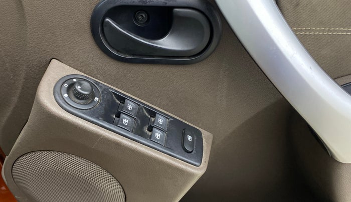 2016 Renault Duster RXL PETROL, Petrol, Manual, 39,124 km, Driver Side Door Panels Control