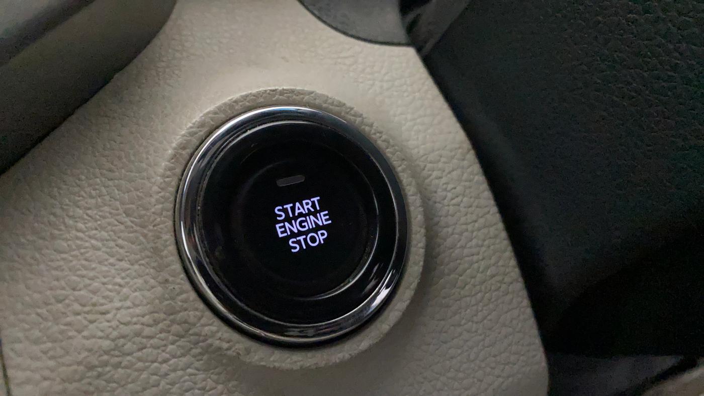 2022 Mahindra XUV300 W8 1.2 PETROL, Petrol, Manual, 41,698 km, Keyless Start/ Stop Button
