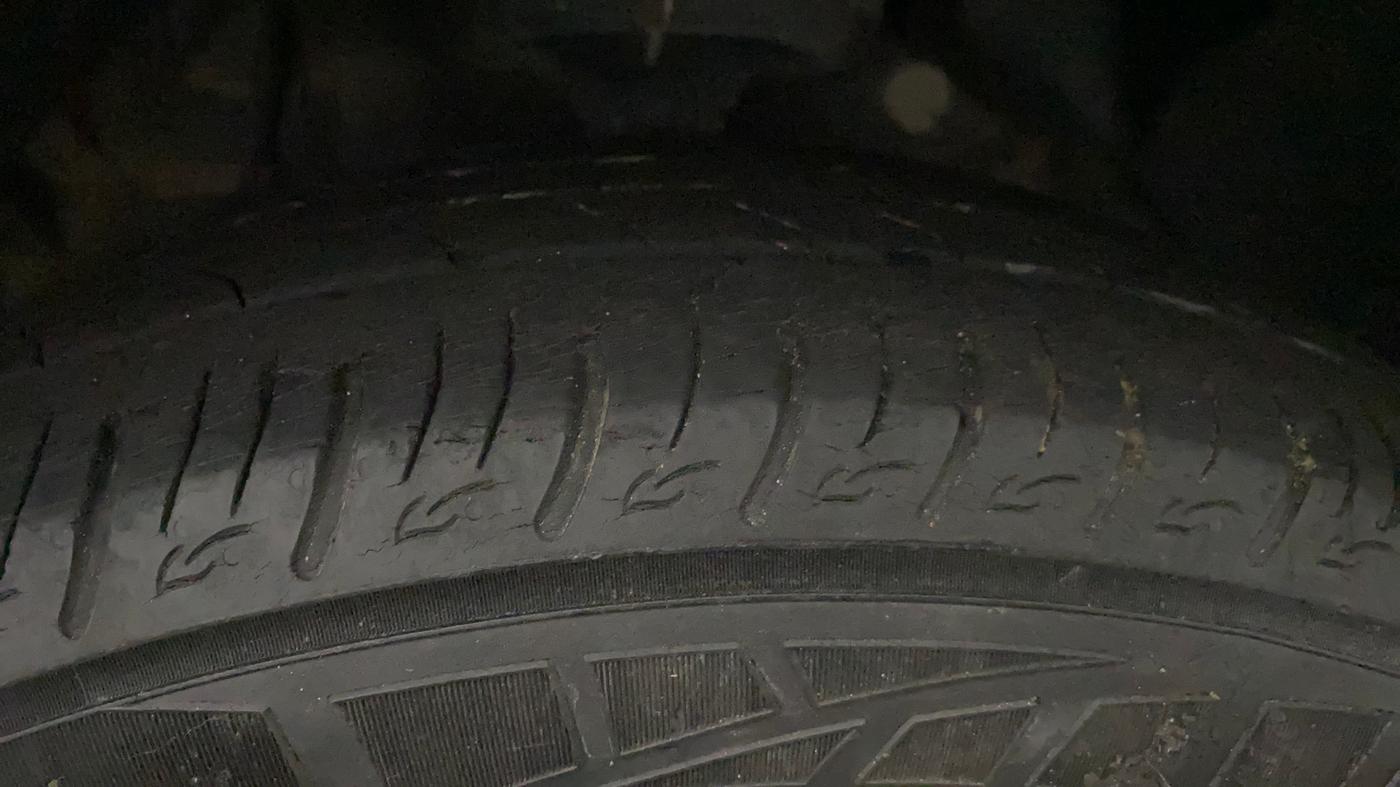 2022 Mahindra XUV300 W8 1.2 PETROL, Petrol, Manual, 41,698 km, Left Front Tyre Tread