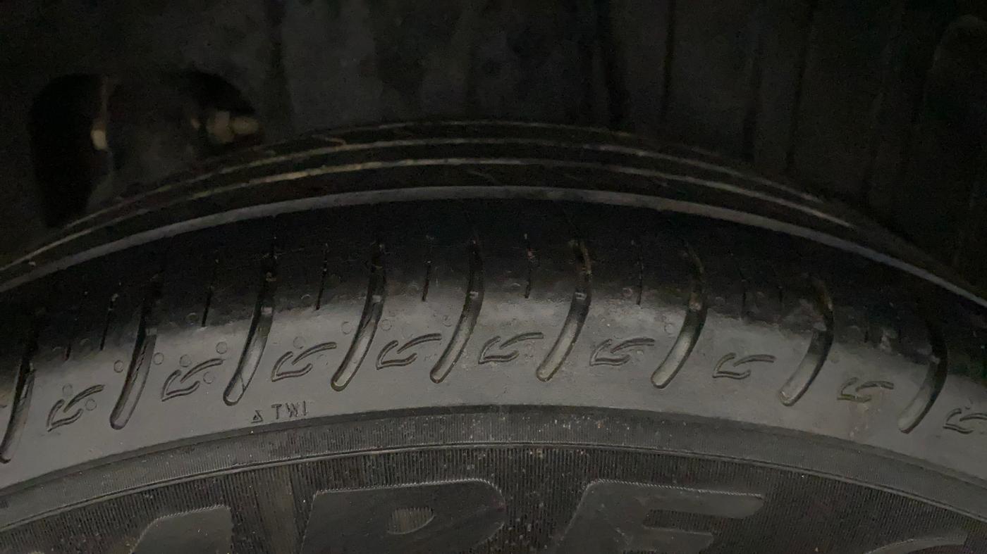 2022 Mahindra XUV300 W8 1.2 PETROL, Petrol, Manual, 41,698 km, Left Rear Tyre Tread