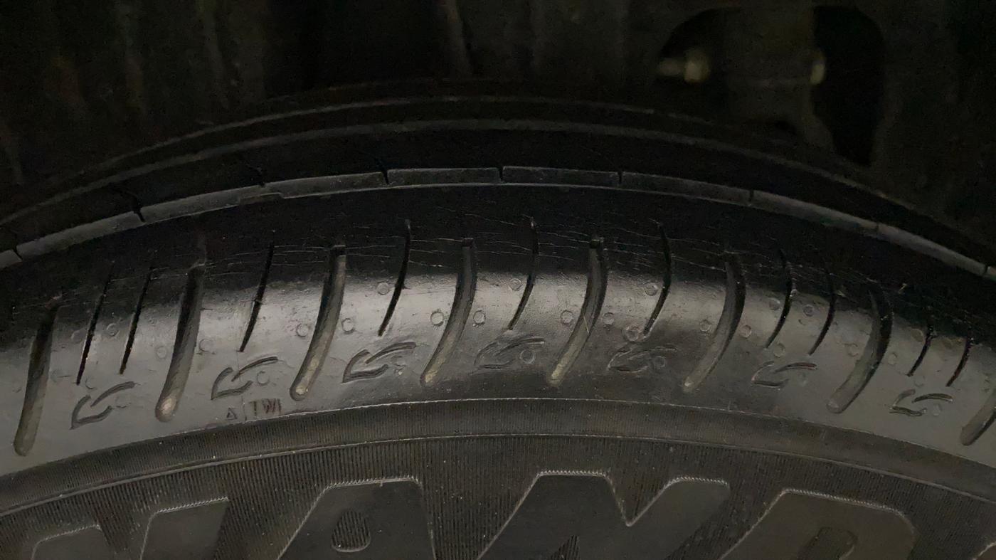2022 Mahindra XUV300 W8 1.2 PETROL, Petrol, Manual, 41,698 km, Right Rear Tyre Tread