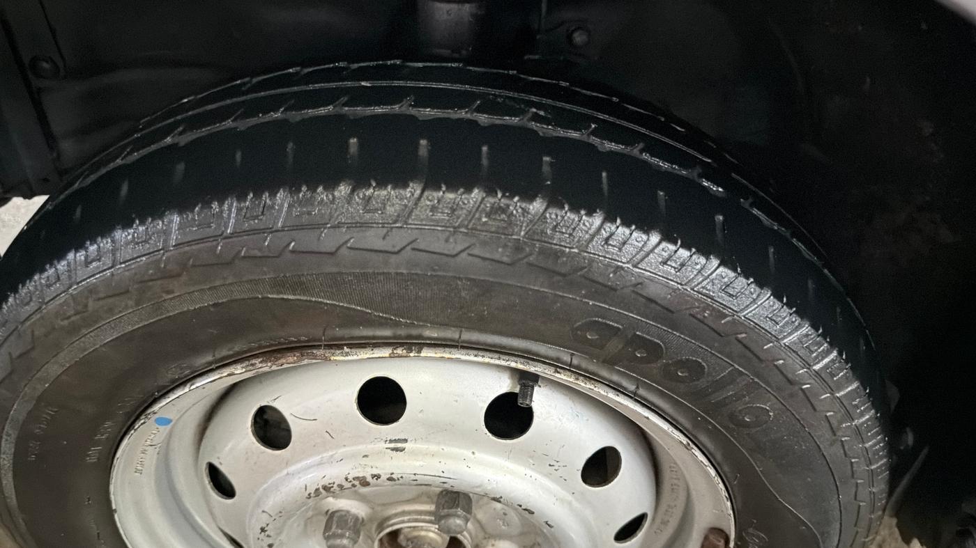 2017 Maruti Wagon R 1.0 LXI CNG, CNG, Manual, 75,765 km, Left Front Tyre Tread