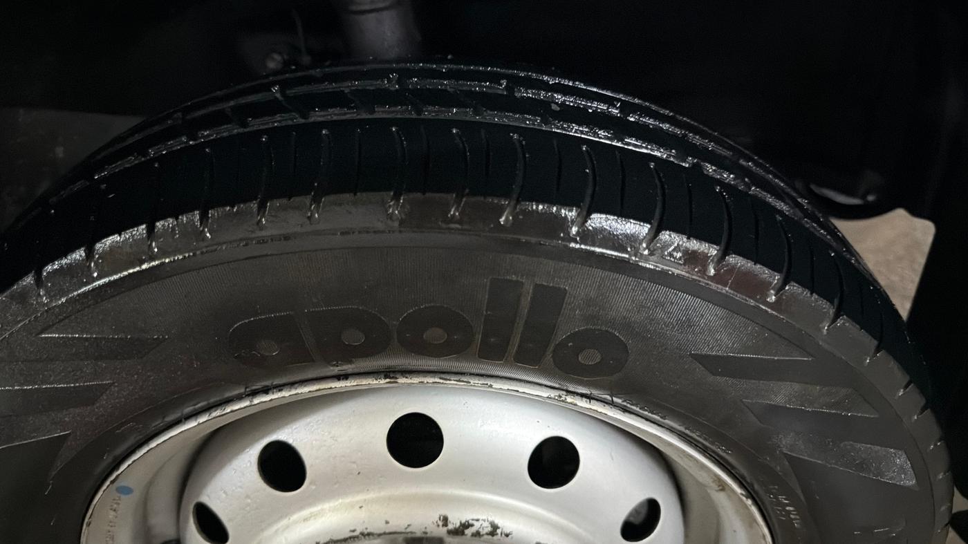 2017 Maruti Wagon R 1.0 LXI CNG, CNG, Manual, 75,765 km, Right Front Tyre Tread