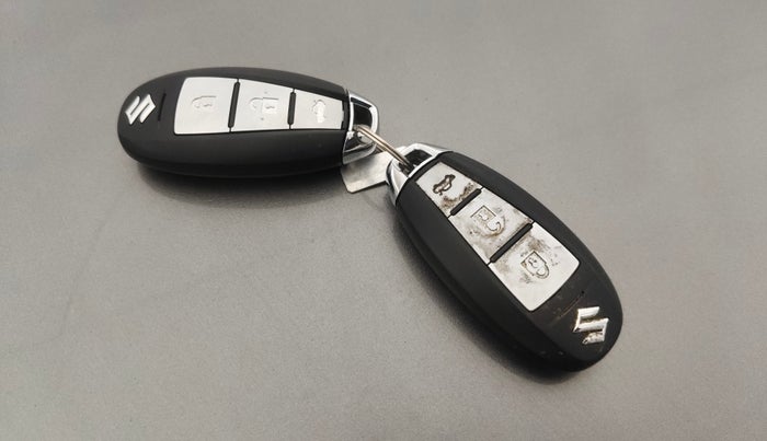 2016 Maruti Ciaz ZXI AT, Petrol, Automatic, 49,723 km, Key Close Up