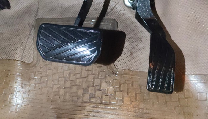 2016 Maruti Ciaz ZXI AT, Petrol, Automatic, 49,723 km, Pedals