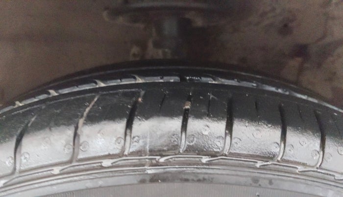 2016 Maruti Ciaz ZXI AT, Petrol, Automatic, 49,723 km, Right Front Tyre Tread