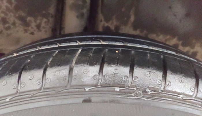 2016 Maruti Ciaz ZXI AT, Petrol, Automatic, 49,723 km, Right Rear Tyre Tread