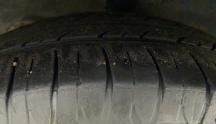 2018 Hyundai Grand i10 MAGNA AT 1.2 KAPPA VTVT, CNG, Automatic, 60,674 km, Right Rear Tyre Tread