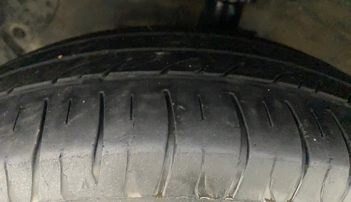 2018 Hyundai Grand i10 MAGNA AT 1.2 KAPPA VTVT, CNG, Automatic, 60,674 km, Left Front Tyre Tread