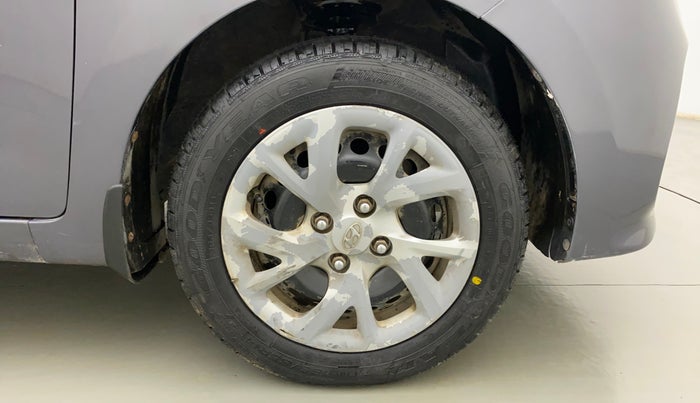 2018 Hyundai Grand i10 MAGNA AT 1.2 KAPPA VTVT, CNG, Automatic, 60,674 km, Right Front Wheel