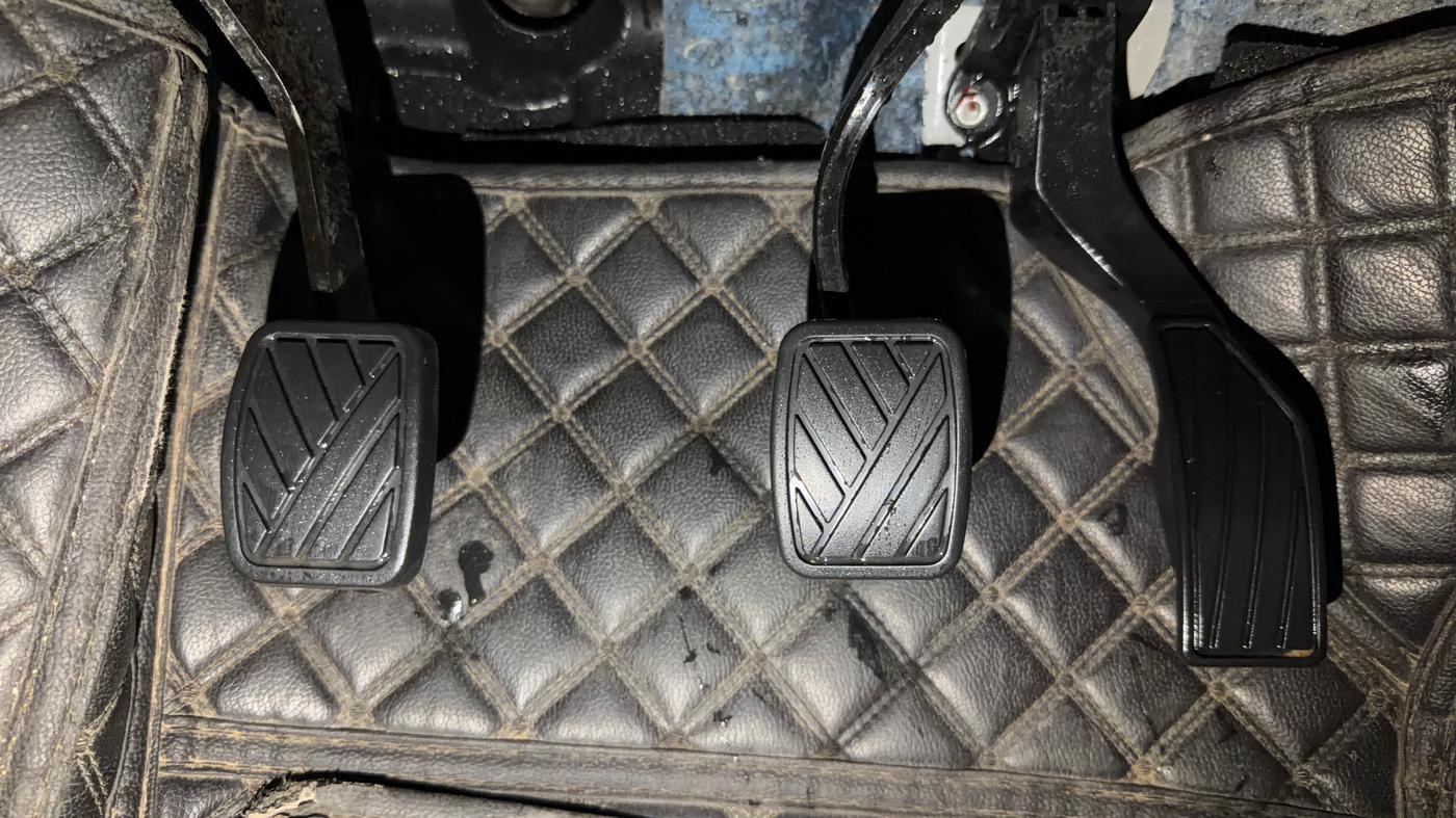 2024 Maruti Grand Vitara SIGMA SMART HYBRID, Petrol, Manual, 42,627 km, Pedals