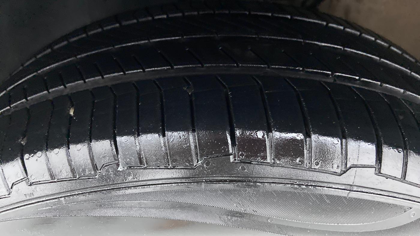 2017 Volkswagen Polo HIGHLINE1.2L PETROL, Petrol, Manual, 82,681 km, Right Front Tyre Tread