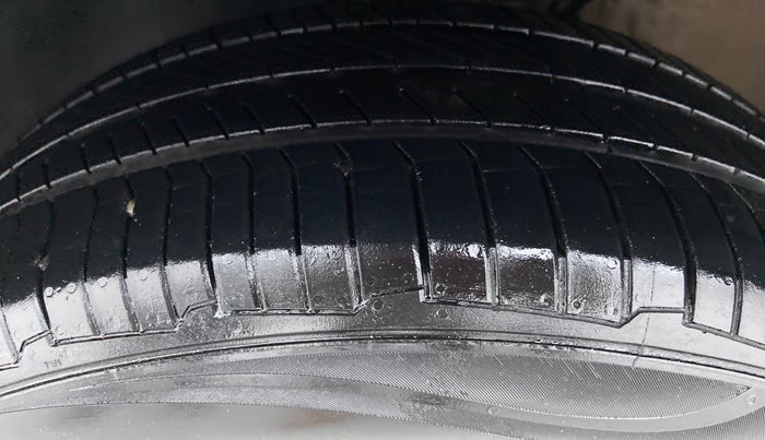 2017 Volkswagen Polo HIGHLINE1.2L PETROL, Petrol, Manual, 82,681 km, Right Front Tyre Tread
