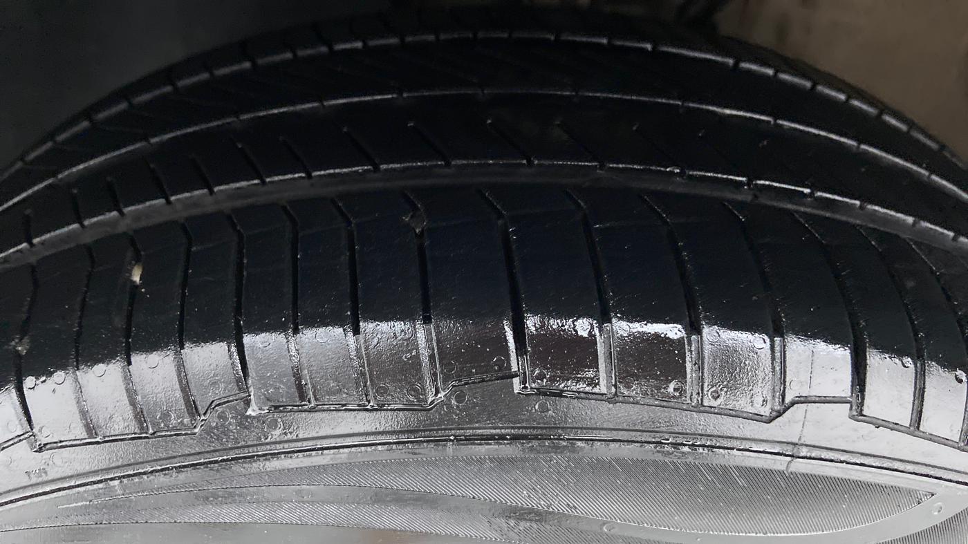 2017 Volkswagen Polo HIGHLINE1.2L PETROL, Petrol, Manual, 82,681 km, Left Front Tyre Tread