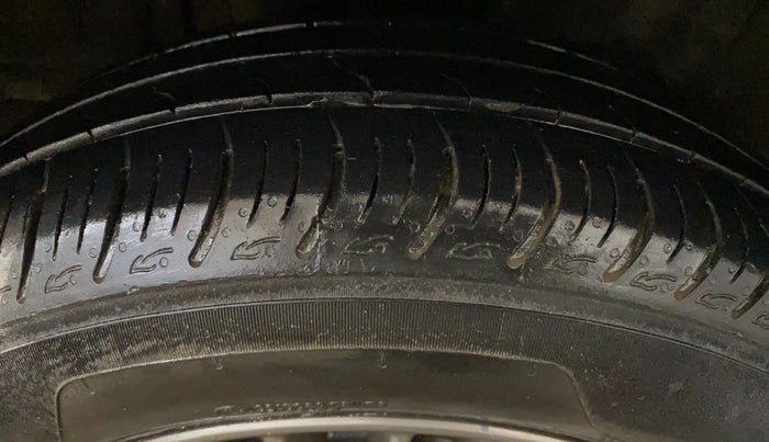 2021 Maruti Ertiga VXI SHVS, Petrol, Manual, 89,102 km, Right Rear Tyre Tread