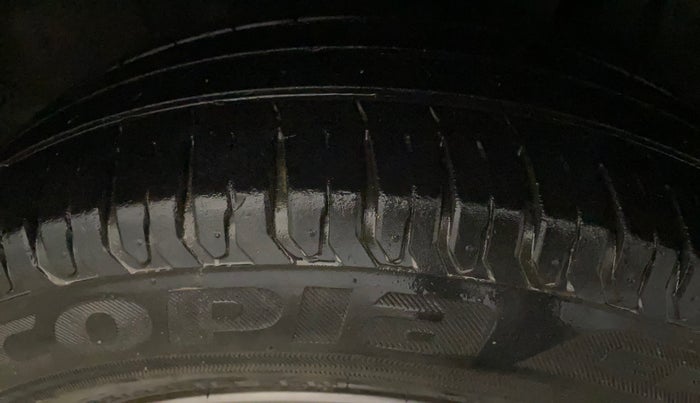 2021 Maruti Ertiga VXI SHVS, Petrol, Manual, 89,102 km, Left Rear Tyre Tread