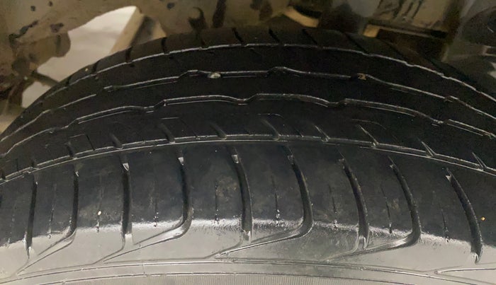 2016 Renault Duster 85 PS RXL DIESEL, Diesel, Manual, 76,902 km, Left Rear Tyre Tread