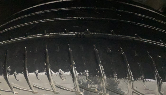 2016 Renault Duster 85 PS RXL DIESEL, Diesel, Manual, 76,902 km, Right Front Tyre Tread