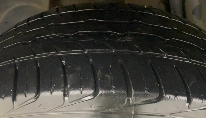 2016 Renault Duster 85 PS RXL DIESEL, Diesel, Manual, 76,902 km, Right Rear Tyre Tread