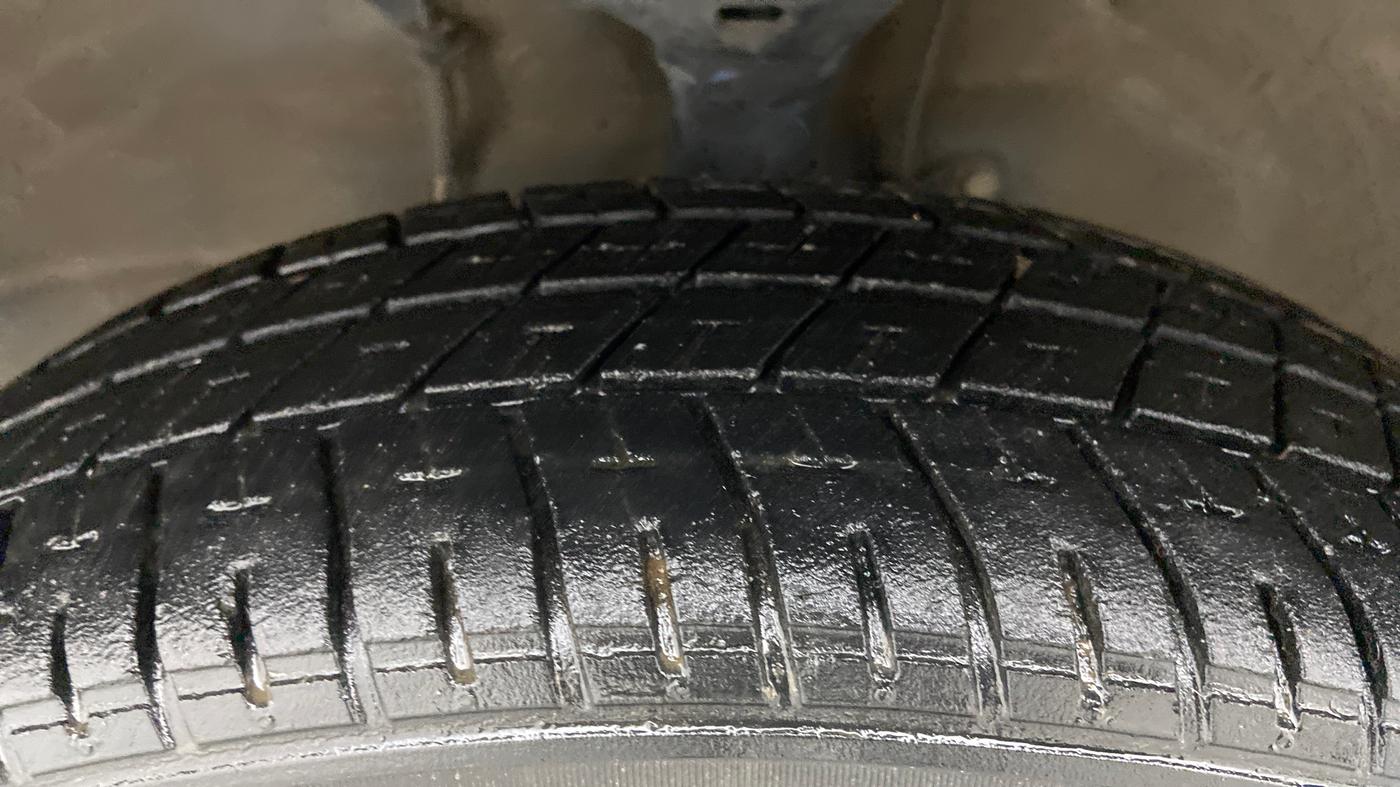2017 Maruti Wagon R 1.0 VXI+ (O) MT, Petrol, Manual, 34,902 km, Left Front Tyre Tread