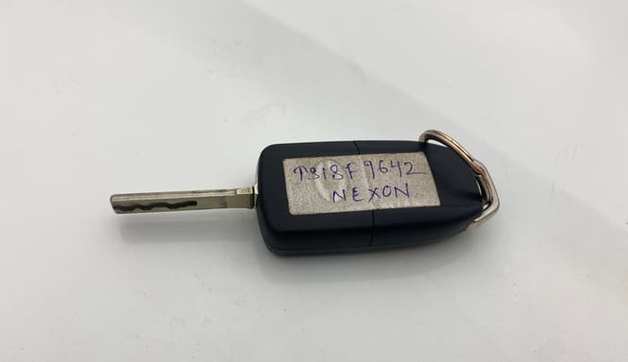 2021 Tata NEXON XM PETROL, Petrol, Manual, 49,483 km, Key Close Up