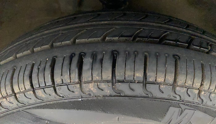 2014 Maruti Alto 800 LXI, Petrol, Manual, 53,381 km, Right Front Tyre Tread