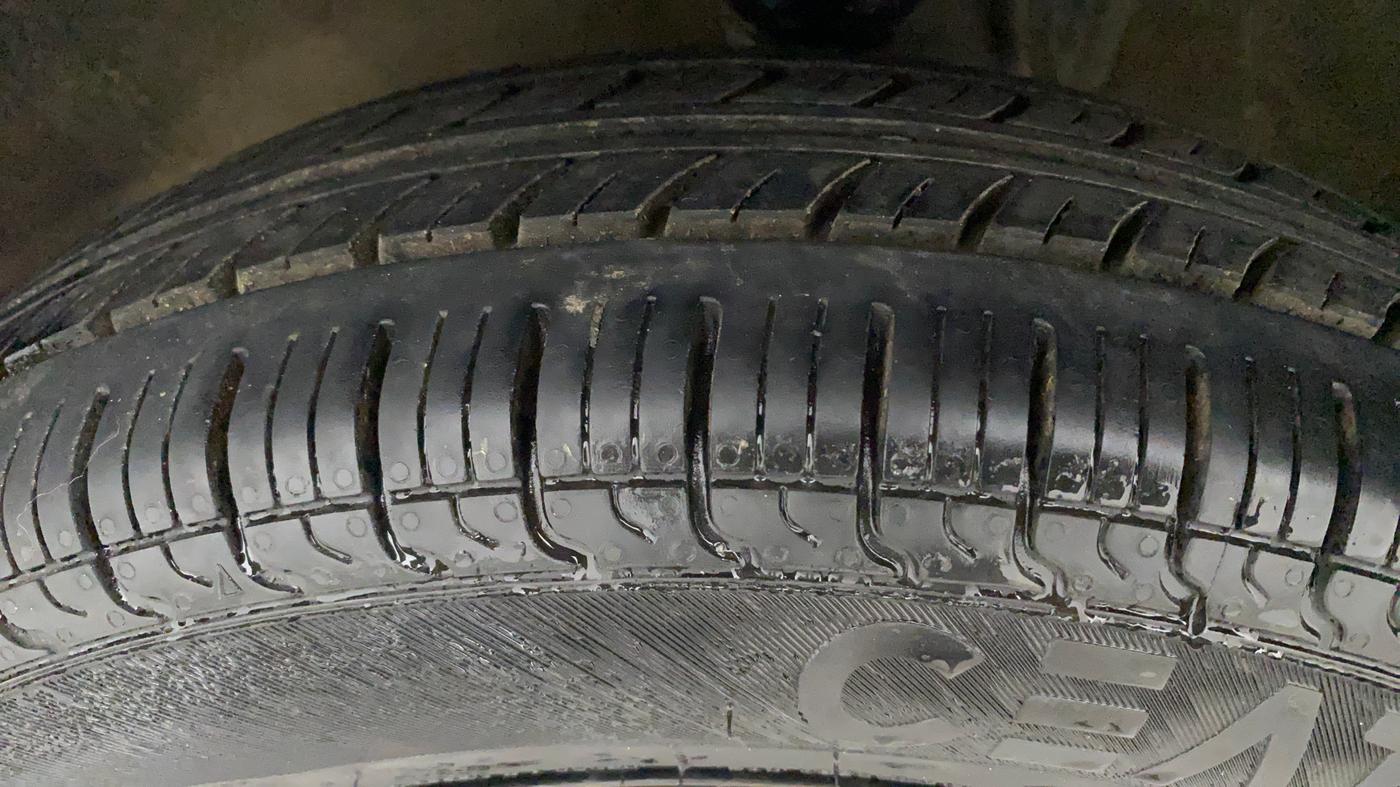 2014 Maruti Alto 800 LXI, Petrol, Manual, 53,381 km, Left Front Tyre Tread