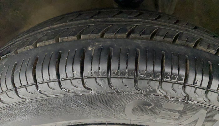 2014 Maruti Alto 800 LXI, Petrol, Manual, 53,381 km, Left Front Tyre Tread