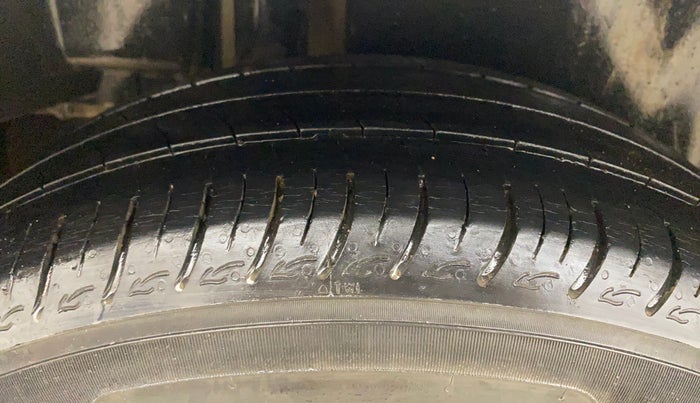2014 Maruti Ciaz ZXI, Petrol, Manual, 78,079 km, Right Rear Tyre Tread