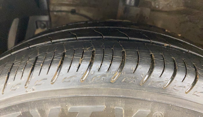 2014 Maruti Ciaz ZXI, Petrol, Manual, 78,079 km, Left Front Tyre Tread