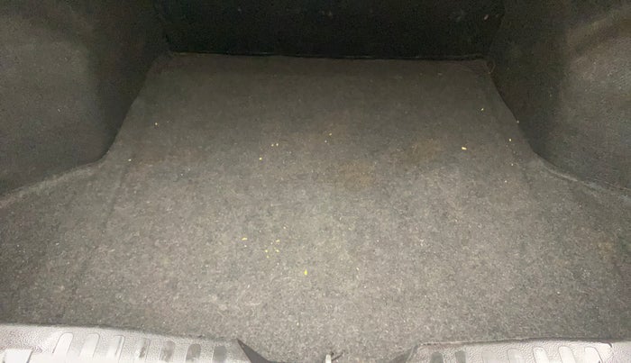 2014 Maruti Ciaz ZXI, Petrol, Manual, 78,079 km, Boot Inside