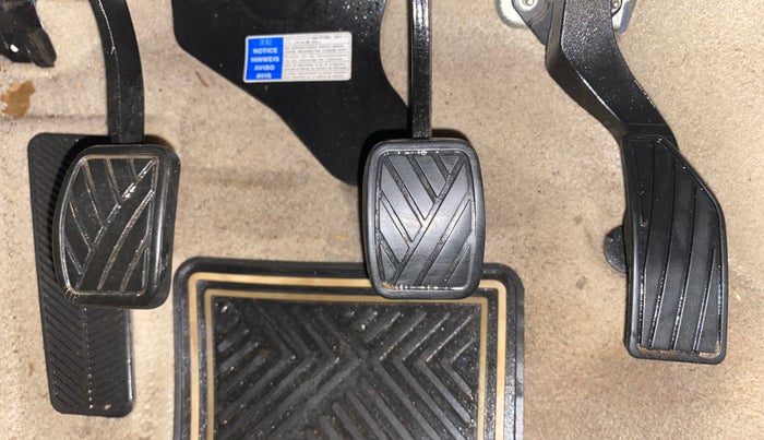 2014 Maruti Ciaz ZXI, Petrol, Manual, 78,079 km, Pedals