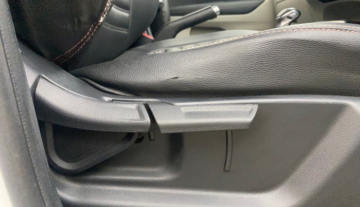 2022 KIA SONET HTX 1.5 AT, Diesel, Automatic, 1,27,467 km, Driver Side Adjustment Panel