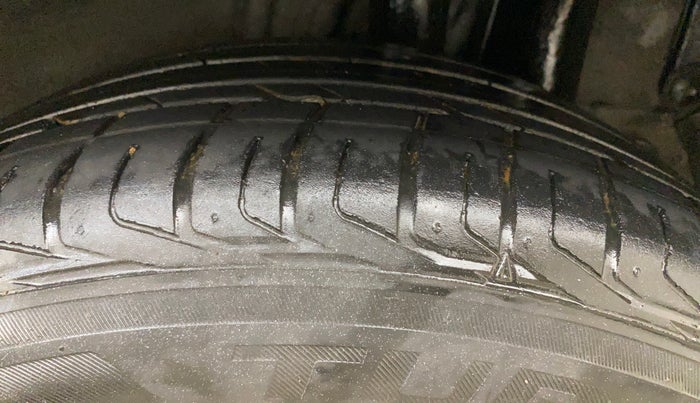 2022 KIA SONET HTX 1.5 AT, Diesel, Automatic, 1,27,467 km, Left Rear Tyre Tread