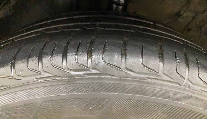 2022 KIA SONET HTX 1.5 AT, Diesel, Automatic, 1,27,467 km, Left Front Tyre Tread