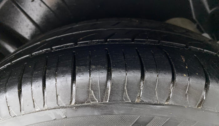 2020 Maruti Dzire VXI, CNG, Manual, 91,571 km, Right Rear Tyre Tread