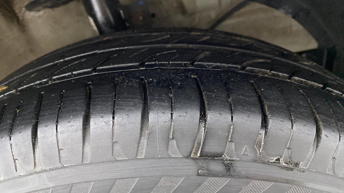 2020 Maruti Dzire VXI, CNG, Manual, 91,571 km, Right Front Tyre Tread