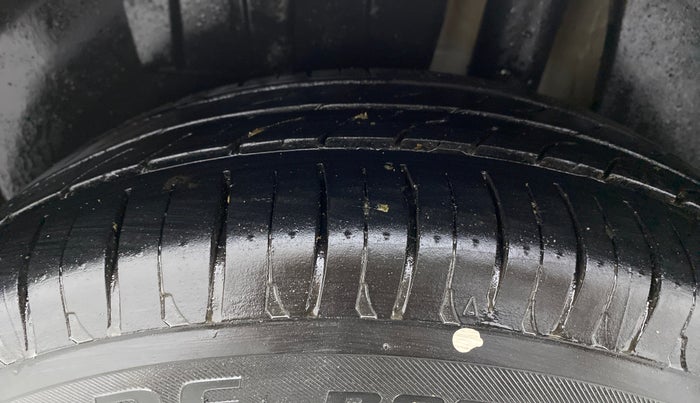 2020 Maruti Dzire VXI, CNG, Manual, 91,571 km, Left Rear Tyre Tread