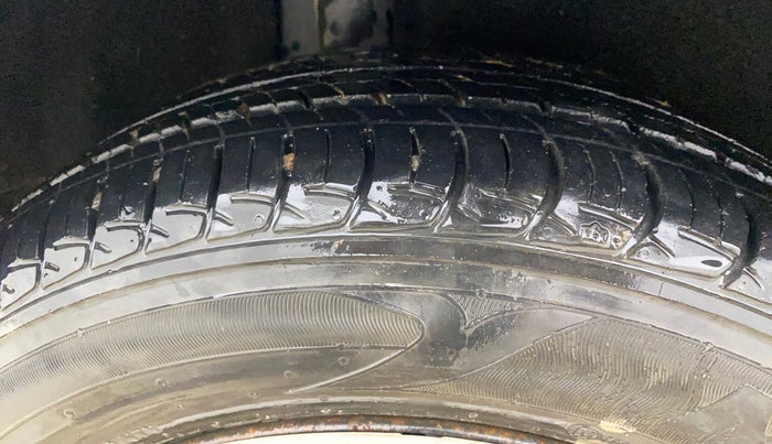 2016 Maruti Baleno DELTA PETROL 1.2, Petrol, Manual, 60,958 km, Right Rear Tyre Tread