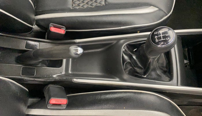 2016 Maruti Baleno DELTA PETROL 1.2, Petrol, Manual, 60,958 km, Gear Lever