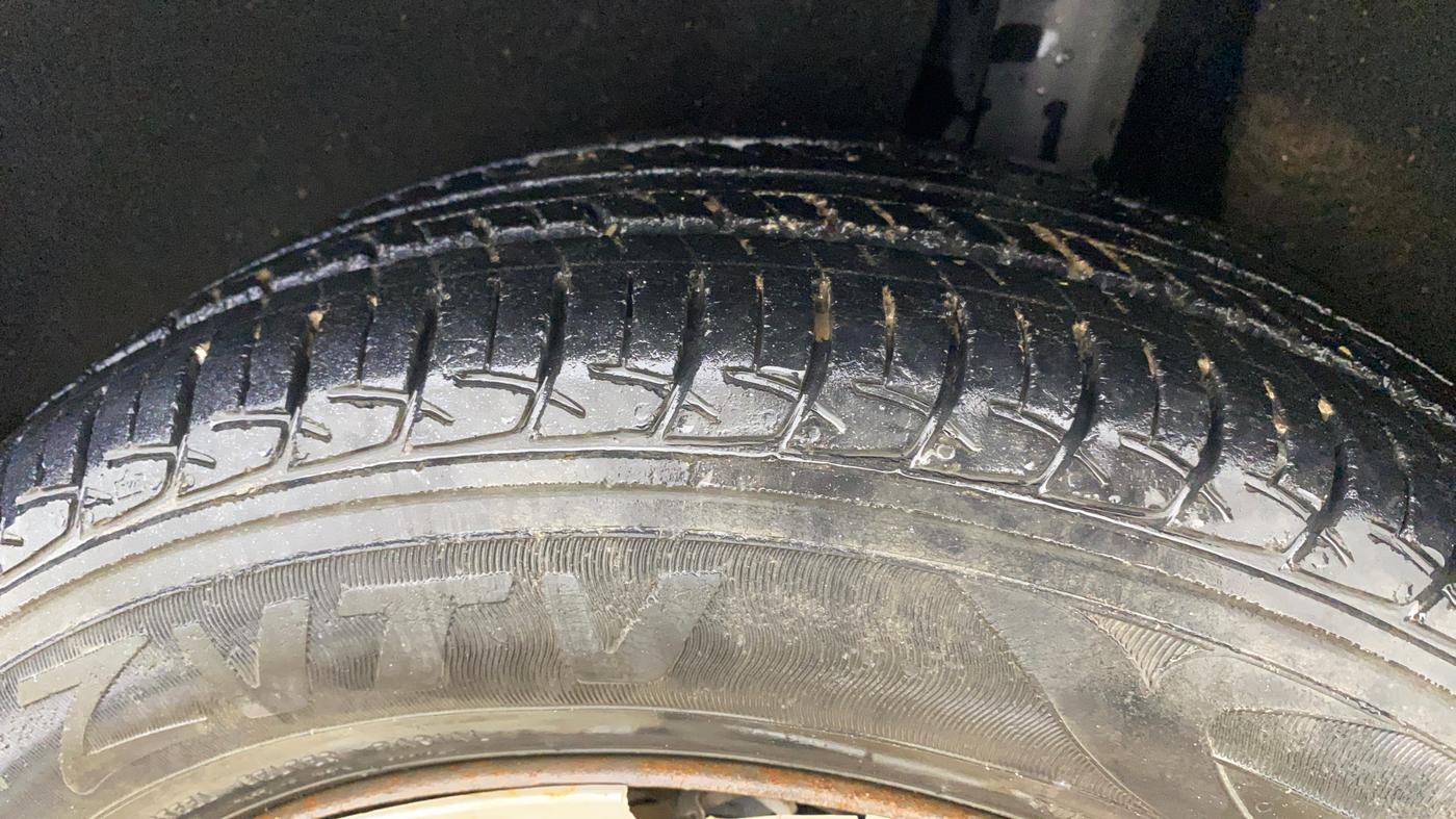 2016 Maruti Baleno DELTA PETROL 1.2, Petrol, Manual, 60,958 km, Left Rear Tyre Tread
