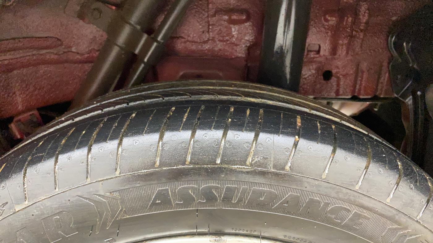 2017 Mahindra Kuv100 K8 D 6 STR, Diesel, Manual, 1,21,731 km, Left Rear Tyre Tread
