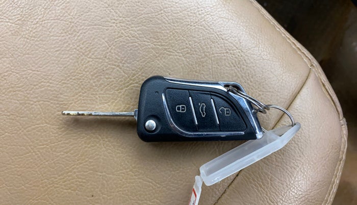 2017 Mahindra Kuv100 K8 D 6 STR, Diesel, Manual, 1,21,731 km, Key Close Up