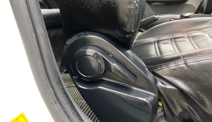 2020 Tata ALTROZ XE PETROL, Petrol, Manual, 68,426 km, Driver Side Adjustment Panel